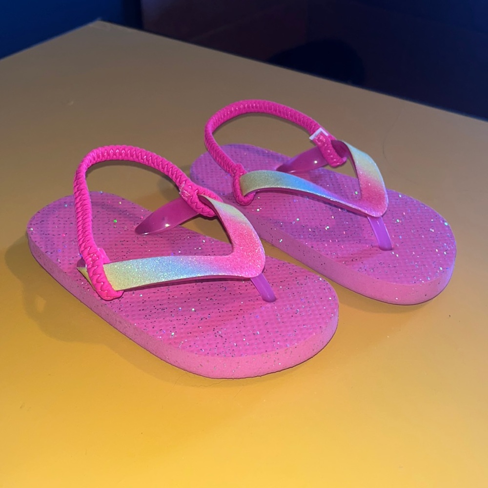 Girls pink flip flops